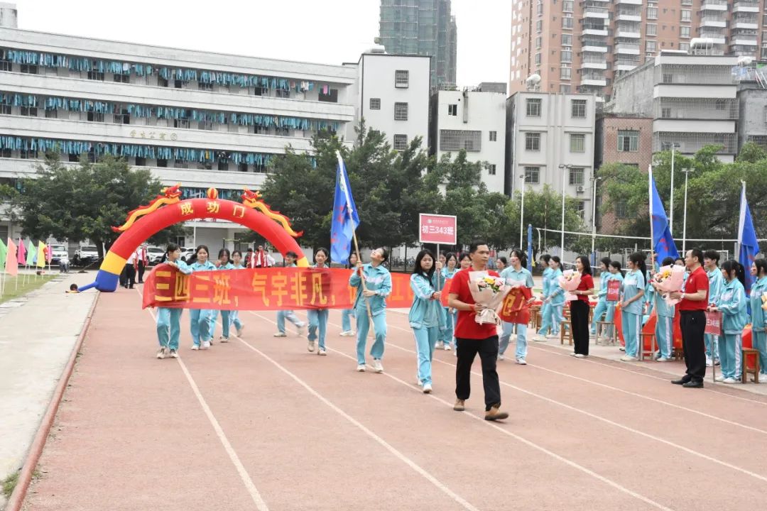 快看!平定中学举办奋战百日中考誓师活动! 第24张