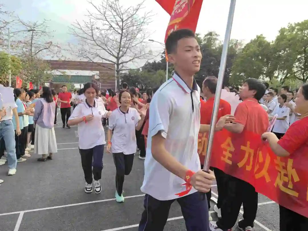 向光而行 决胜中考——纪中浪网中学隆重举办2024届中考百日誓师大会 第77张