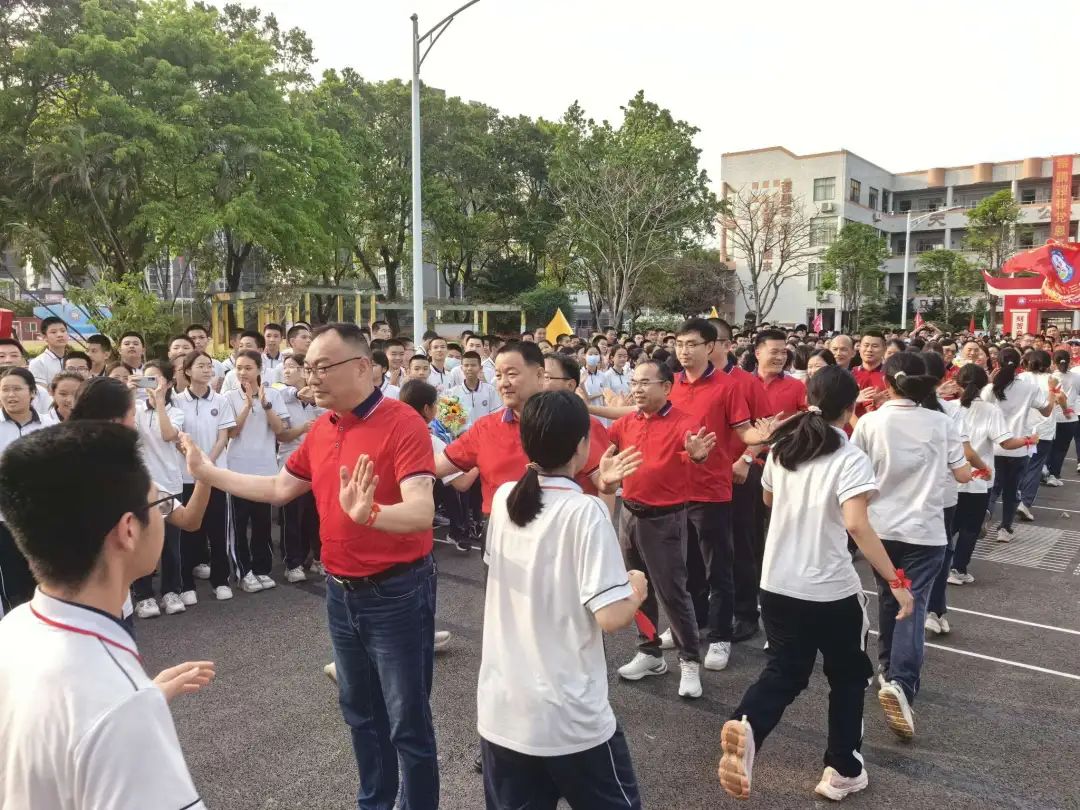 向光而行 决胜中考——纪中浪网中学隆重举办2024届中考百日誓师大会 第73张