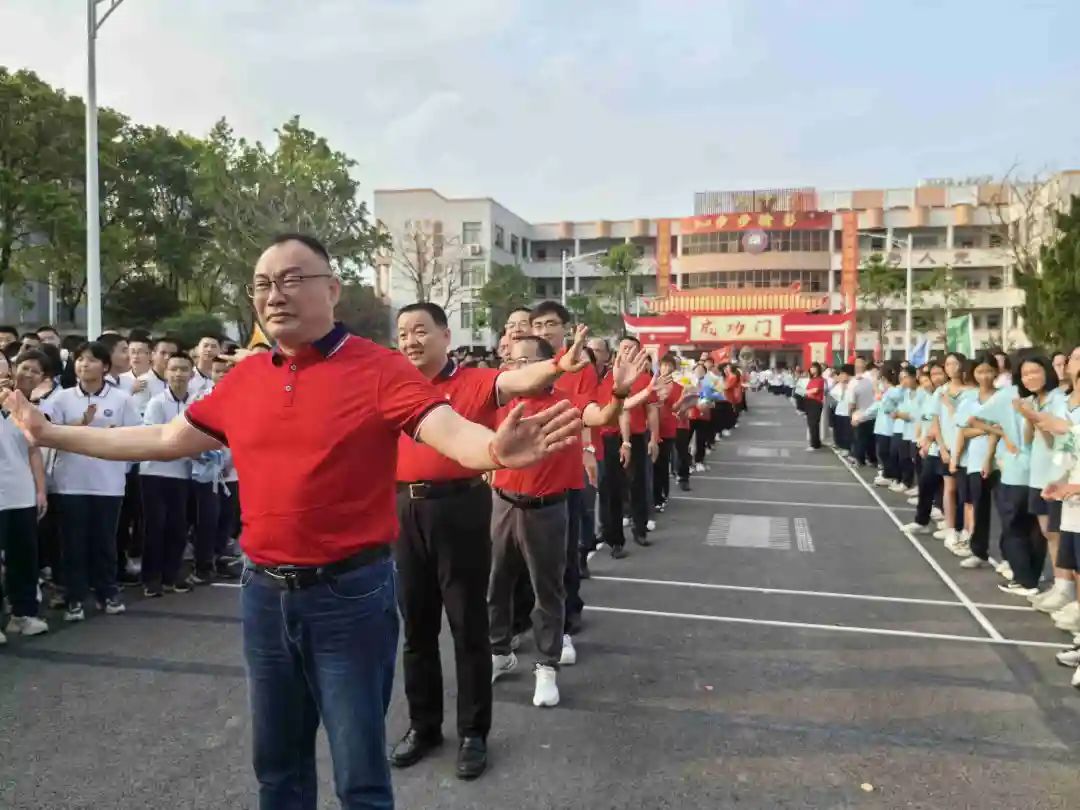 向光而行 决胜中考——纪中浪网中学隆重举办2024届中考百日誓师大会 第75张