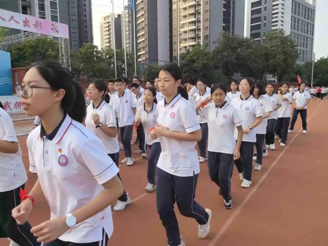 向光而行 决胜中考——纪中浪网中学隆重举办2024届中考百日誓师大会 第86张