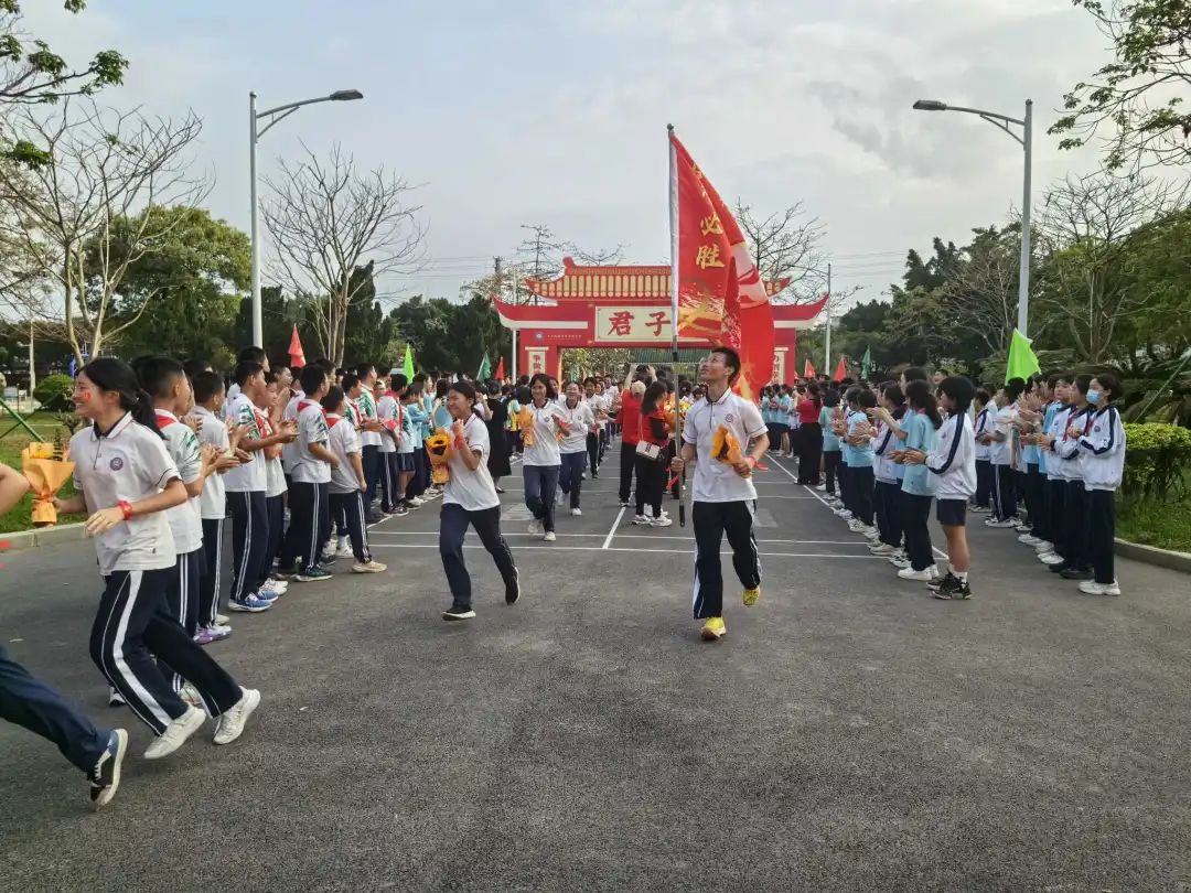 向光而行 决胜中考——纪中浪网中学隆重举办2024届中考百日誓师大会 第82张