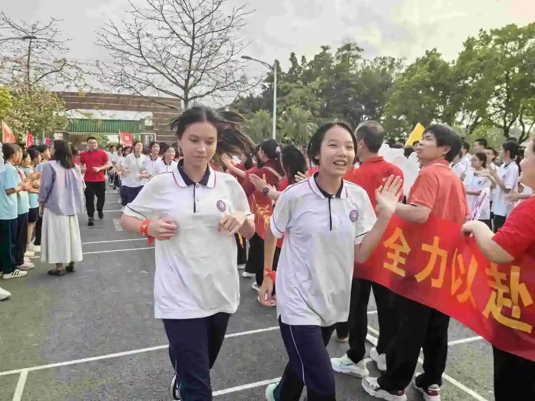 向光而行 决胜中考——纪中浪网中学隆重举办2024届中考百日誓师大会 第76张