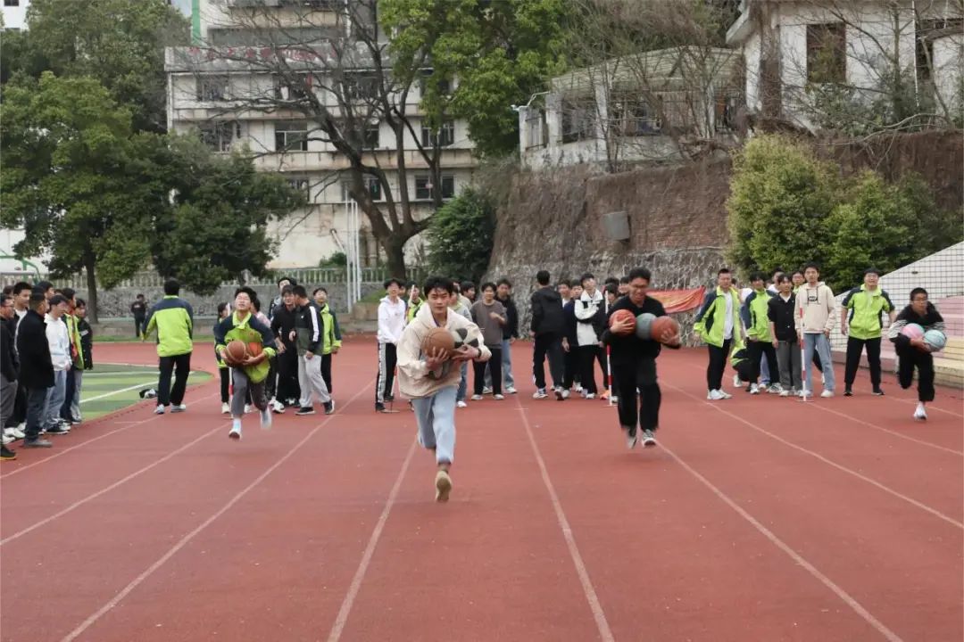 趣味减压增活力  赋能奔跑迎高考——赣县中学高三年级开展趣味减压活动 第13张