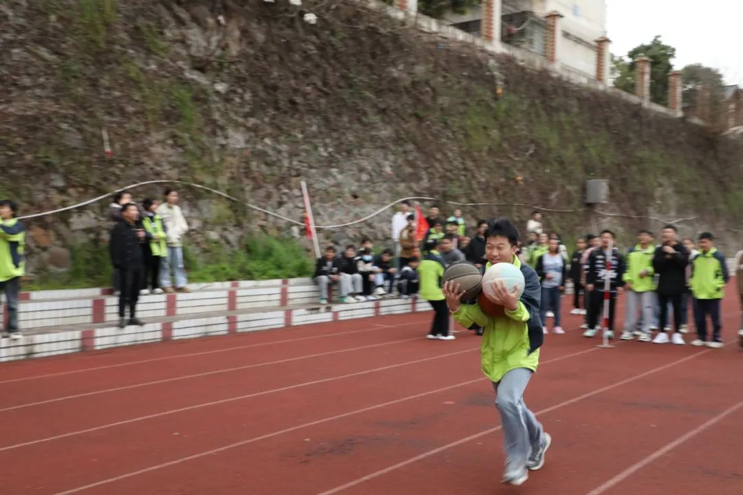 趣味减压增活力  赋能奔跑迎高考——赣县中学高三年级开展趣味减压活动 第11张