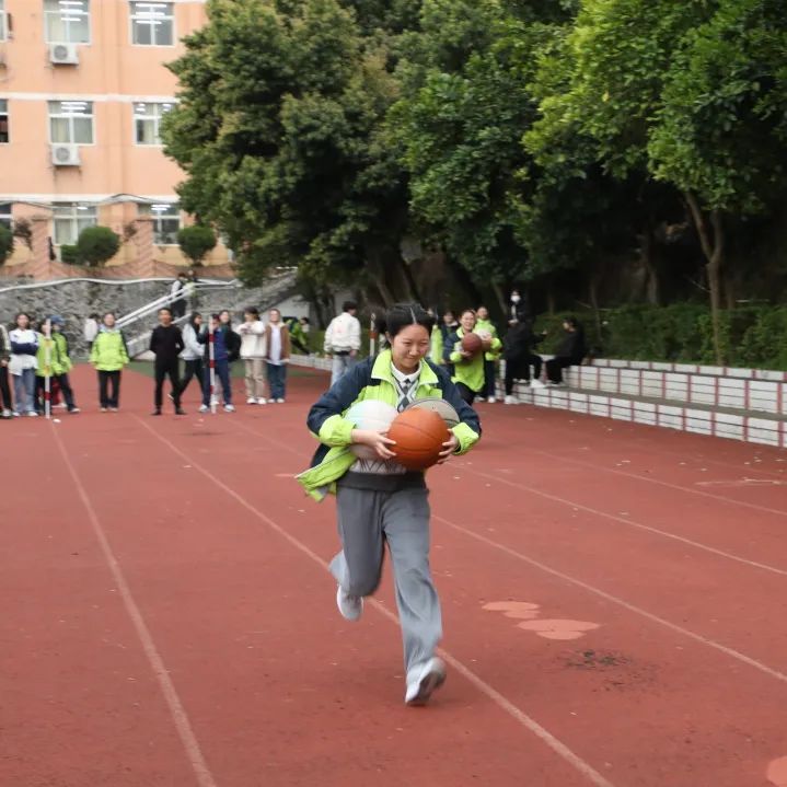 趣味减压增活力  赋能奔跑迎高考——赣县中学高三年级开展趣味减压活动 第19张