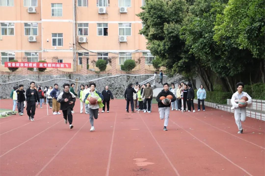 趣味减压增活力  赋能奔跑迎高考——赣县中学高三年级开展趣味减压活动 第14张