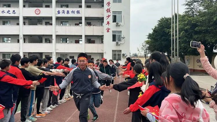 百日战中考,誓当凌绝顶 —— 富顺县飞龙镇九年制学校中考誓师大会 第23张