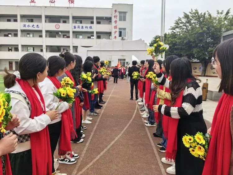 百日战中考,誓当凌绝顶 —— 富顺县飞龙镇九年制学校中考誓师大会 第19张