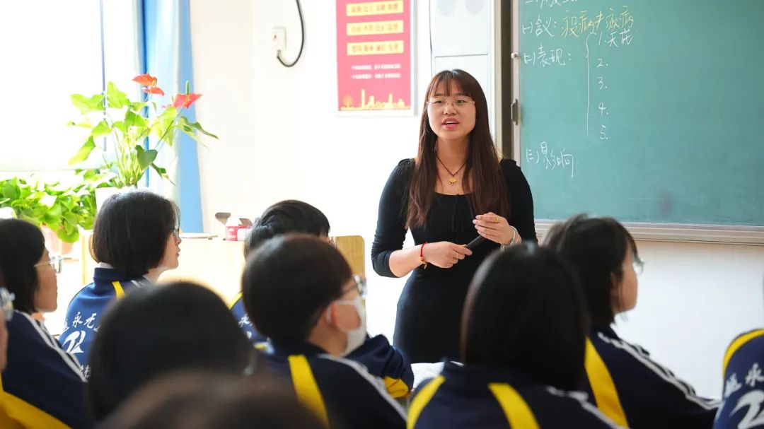 盐山八中 |名师云集,共研高考——河间英华学校邀请我校优秀学科组长共研2024高考 第37张