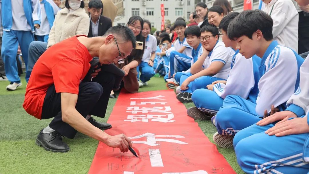 【校园动态】十年磨一剑 中考越雄关||紫阳中学初中部举行2024届中考誓师大会 第54张