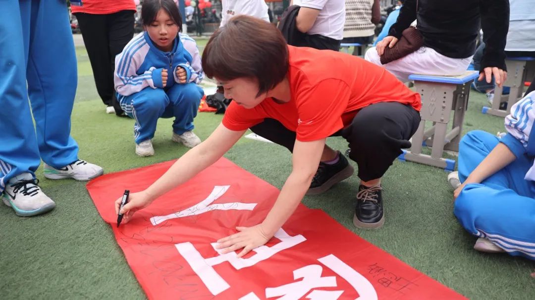 【校园动态】十年磨一剑 中考越雄关||紫阳中学初中部举行2024届中考誓师大会 第48张