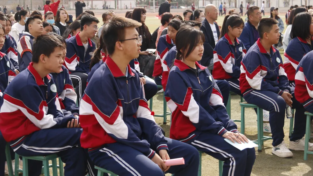 【中考】挑战极限,为梦而战——赛罕区民族中学举行中考励志报告会 第9张