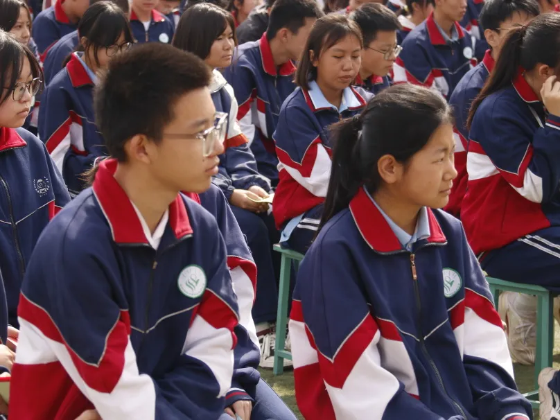 【中考】挑战极限,为梦而战——赛罕区民族中学举行中考励志报告会 第8张