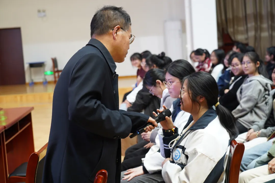 心理赋能 赢在高考——祁门一中励志心理辅导讲座助力高三学子决胜高考 第12张