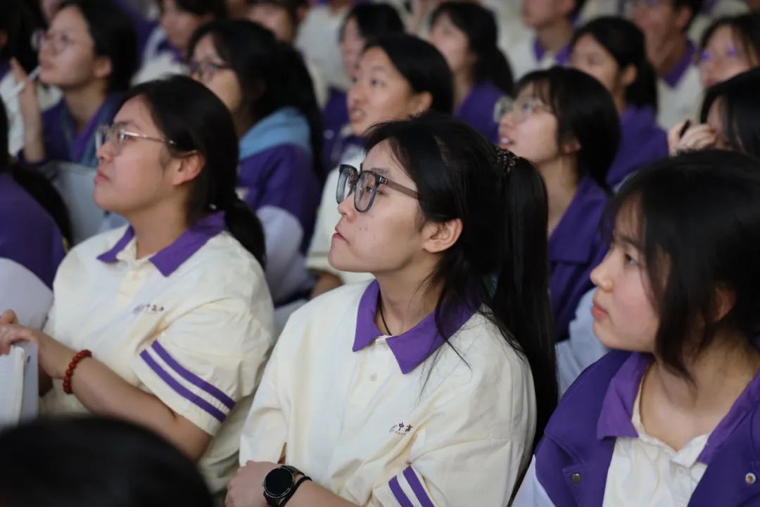 靶向高考!陕西省五届“状元之母” , 原高新一中教学校长助力清北学子,开展高考作文写作技法讲座 第22张