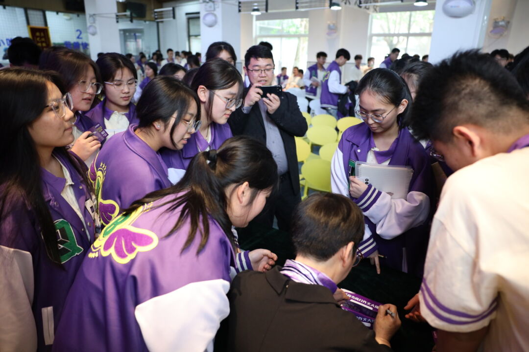 靶向高考!陕西省五届“状元之母” , 原高新一中教学校长助力清北学子,开展高考作文写作技法讲座 第25张