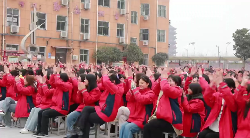 《决战高考  超越梦想》励志演讲会走进宁陵县第二高级中学 第2张