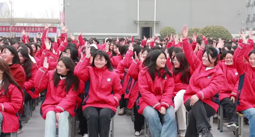 《决战高考  超越梦想》励志演讲会走进宁陵县第二高级中学 第3张