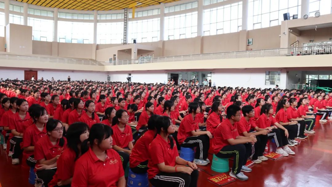 学海浩淼谁领风骚,携手专家共谋中考攻略 ——广西民族师范学院附属第二中学特邀正高级教师、广西特级教师蔡雪静入校开展专题讲座 第5张