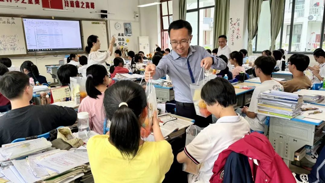 爱心加餐  助赢高考 ——梧州高中高三备考攻坚阶段营养加餐活动 第3张