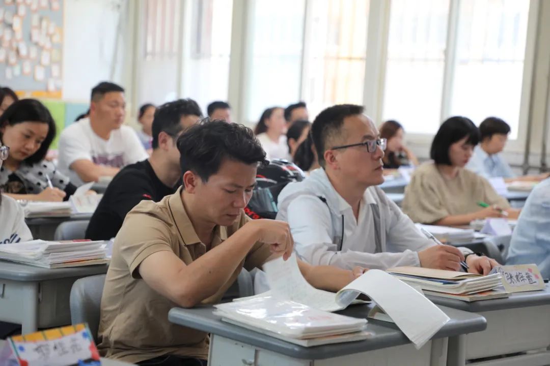 家校同心  温暖前行——曲江第九小学家长会召开 第25张