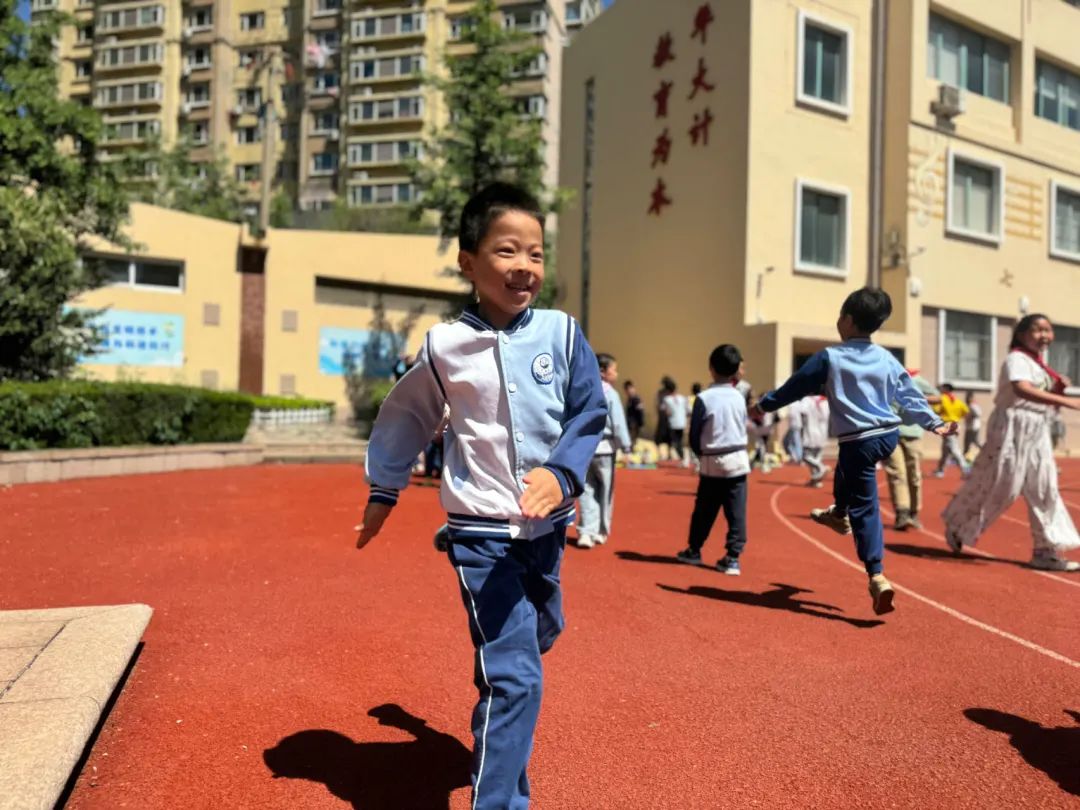 【乐善优教 悦动精研】“你好,小学”——青岛市市南区汶上路幼儿园参观小学活动小记 第11张