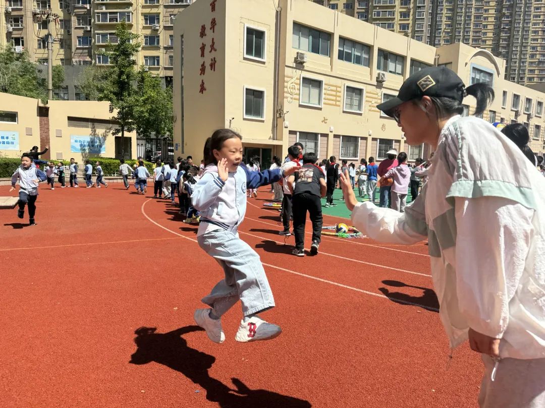 【乐善优教 悦动精研】“你好,小学”——青岛市市南区汶上路幼儿园参观小学活动小记 第15张