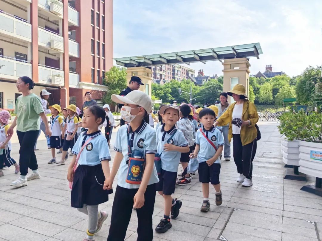 【活动资讯】走进小学,礼遇成长!——康润幼儿园幼小衔接系列活动之小学探访之旅 第20张