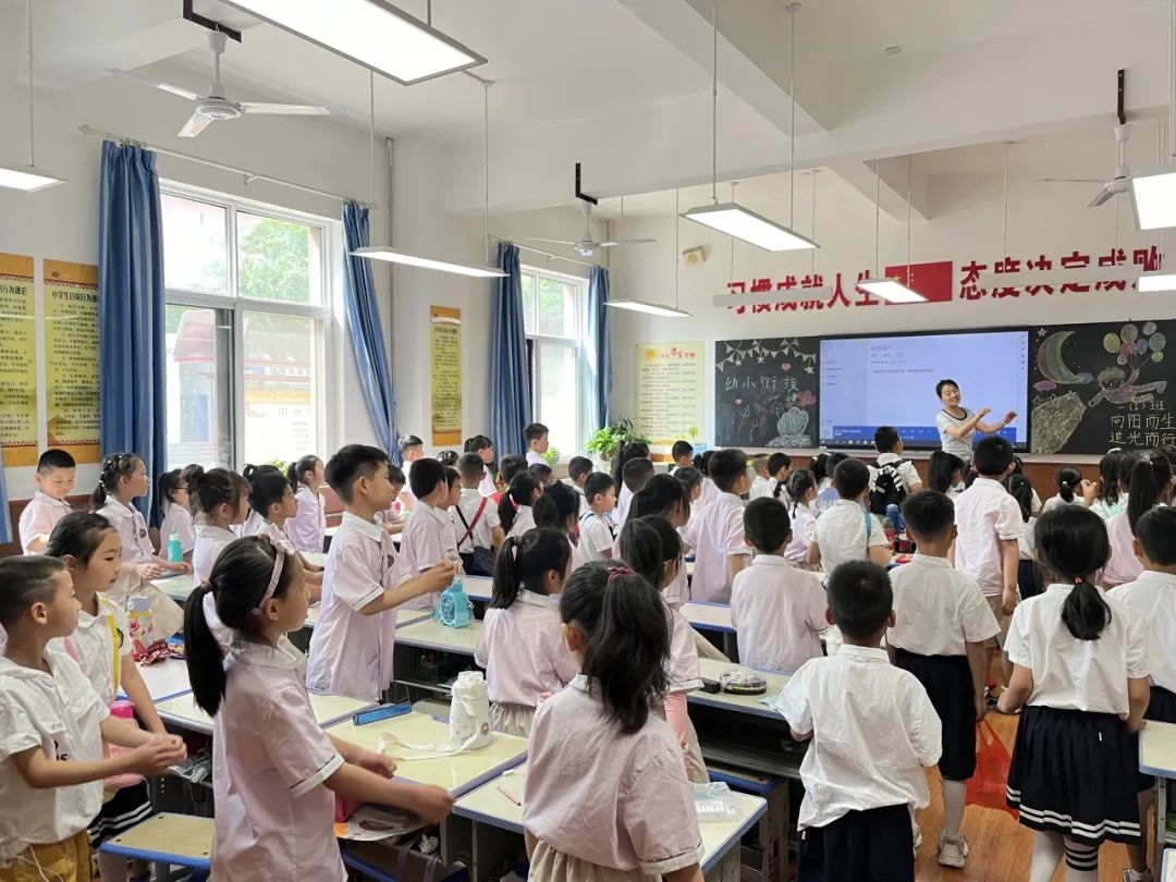 【乐活动态】初探小学 礼遇成长——新区第二幼儿园幼小衔接主题活动 第27张