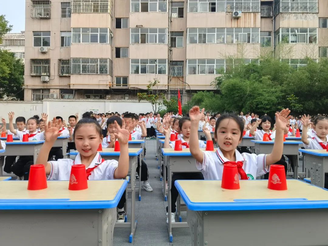 【校园动态】新安县西关小学“强国有我·舞动人生”课桌舞比赛 第19张