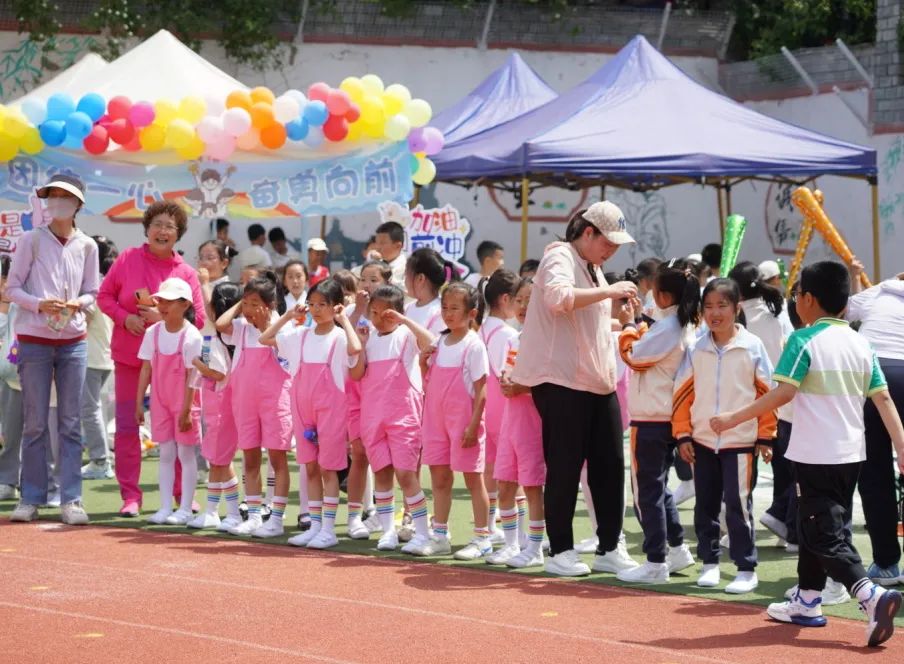 奔跑吧·少年--风景小学2024年田径运动会 第99张