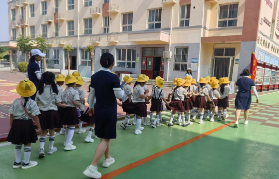 【初探小学 助力成长】  维也纳幼儿园参观甲骨文小学 第39张