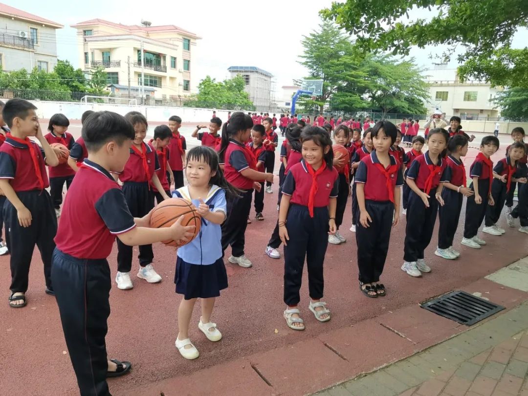 初探小学  礼遇成长——光坡镇中心幼儿园幼小衔接系列活动(二)之参观小学 第68张