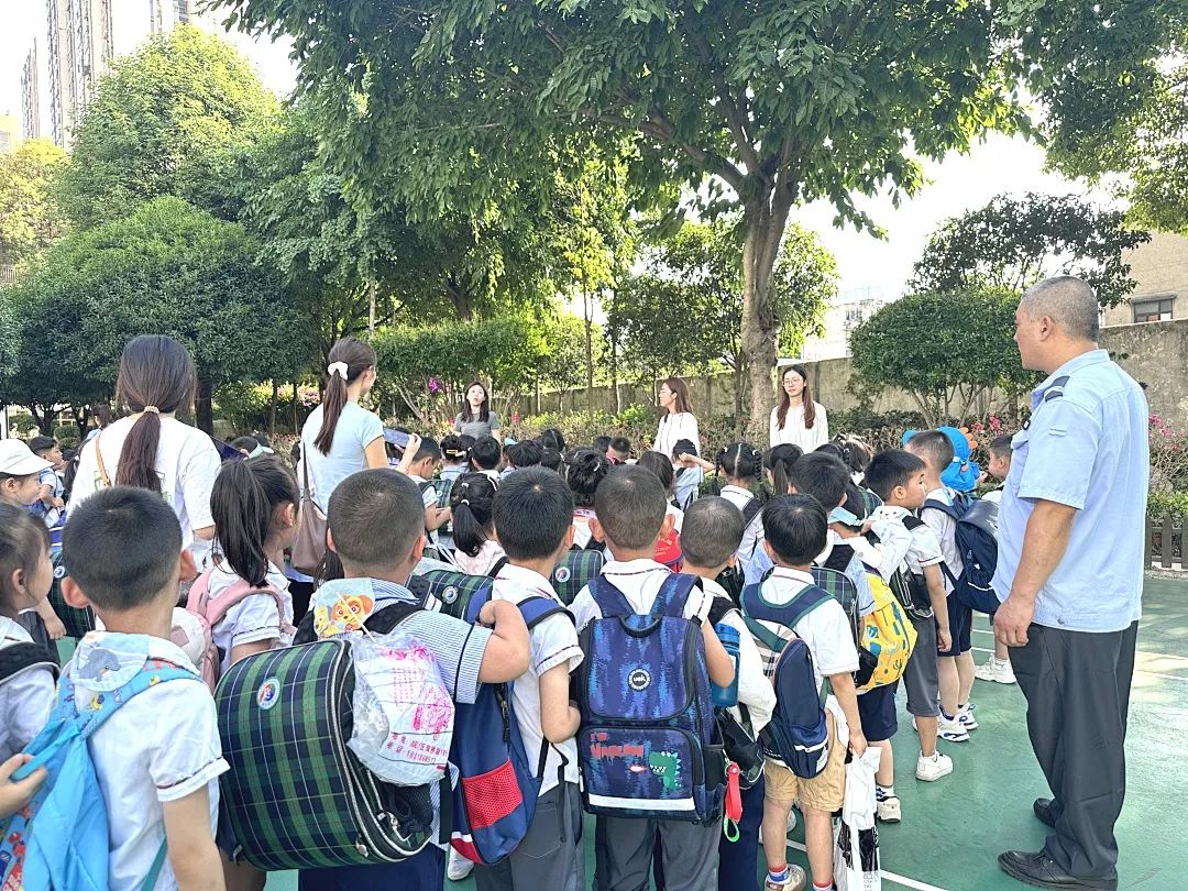 【奇乐睿幼儿园】——“初探小学·礼遇成长”大班组参观小学活动 第26张