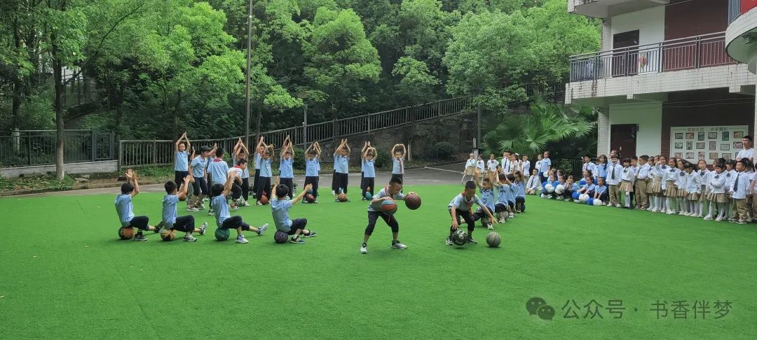 参观小学初体验,幼小衔接零距离——嵩南幼儿园大班幼儿走进电报路教育集团何其芳小学 第18张