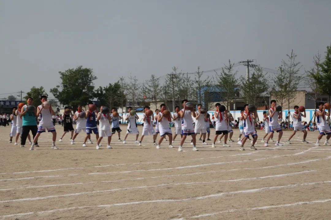 曹庄小学召开第五届阳光体育运动会----“健康育人 趣享运动” 第45张