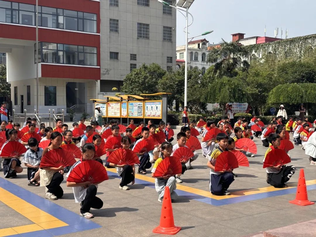 初遇小学,筑梦成长—罗山县幼儿园参观回民小学活动 第39张