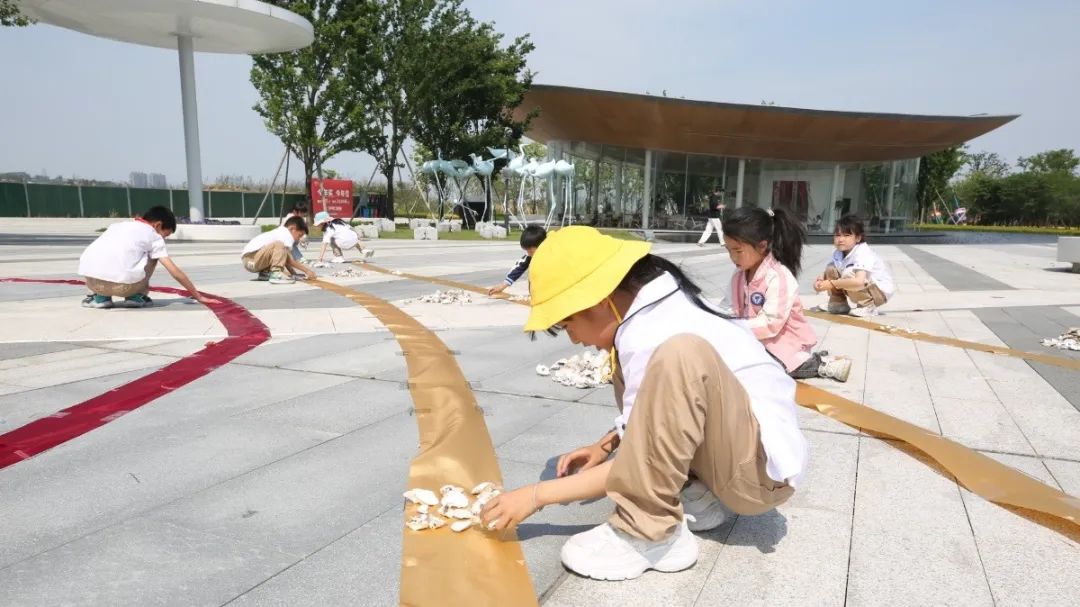 西店镇樟树小学:小小霞客游新城,蛎壳为笔绘祥龙 第6张