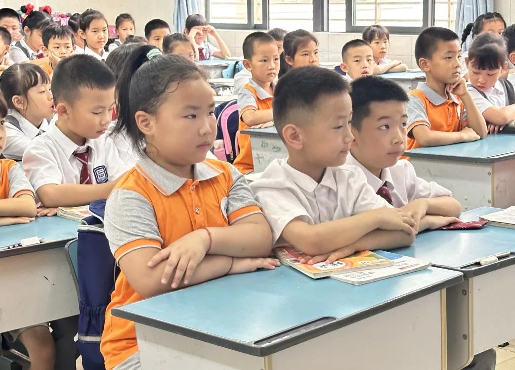 探秘小学 筑梦成长——海口市秀英区星河幼儿园大班幼儿参观小学活动 第27张