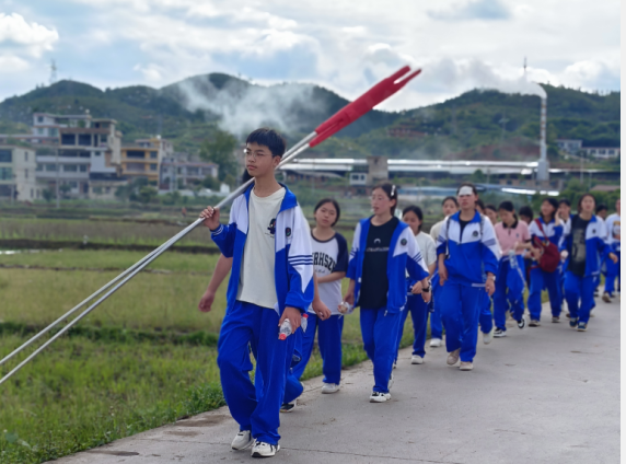 重走长征路,冲刺新中考 | 惠水三中开展九年级部远足拉练活动 第22张