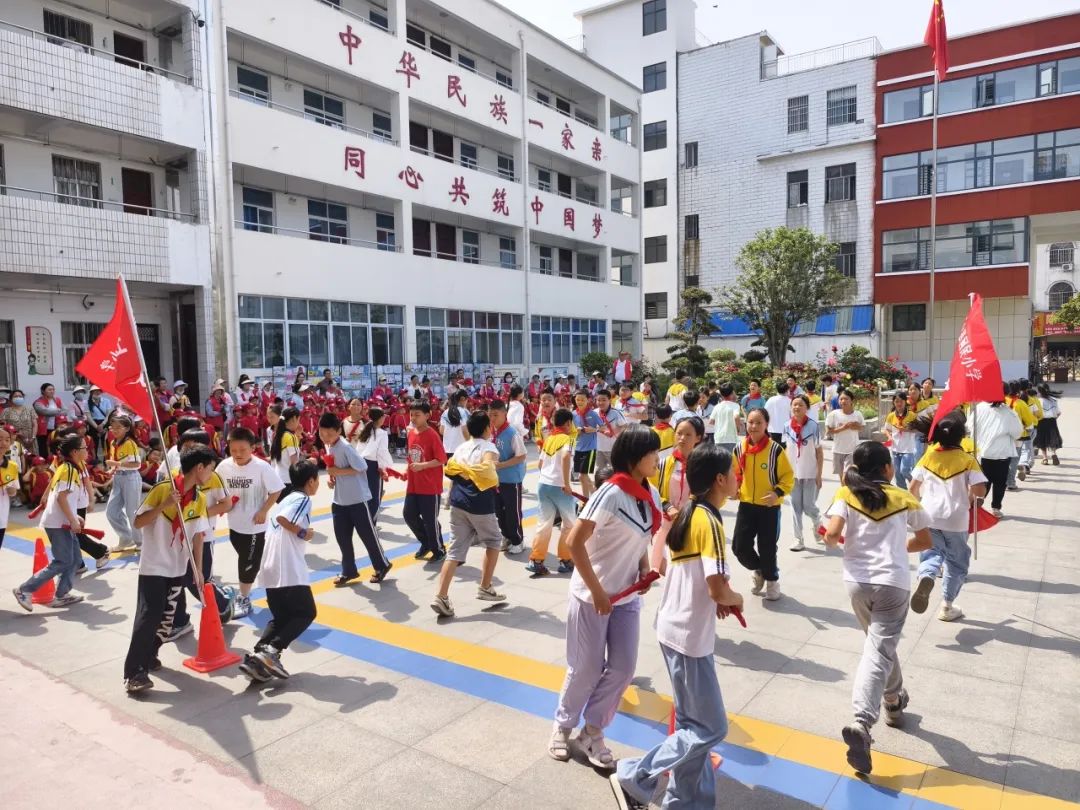 初遇小学,筑梦成长—罗山县幼儿园参观回民小学活动 第38张