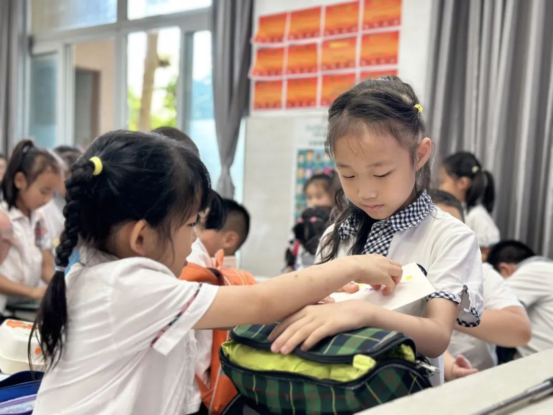 【奇乐睿幼儿园】——“初探小学·礼遇成长”大班组参观小学活动 第77张