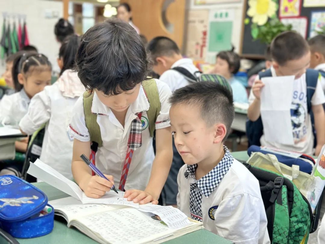 【奇乐睿幼儿园】——“初探小学·礼遇成长”大班组参观小学活动 第55张