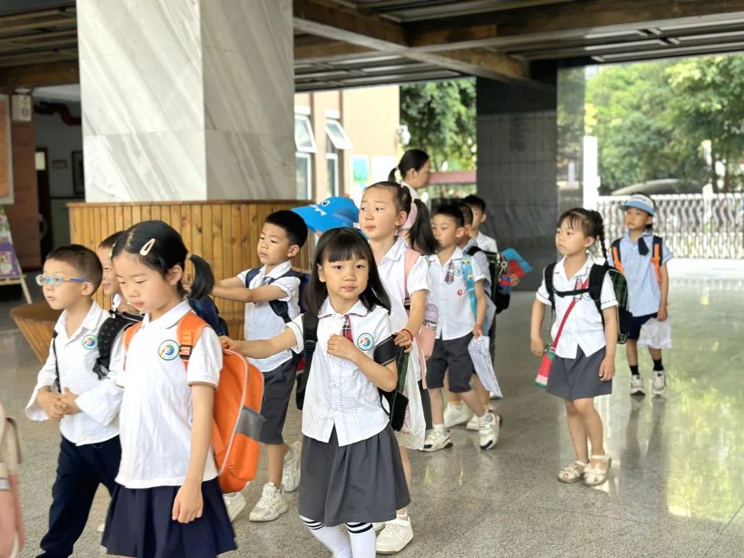 【奇乐睿幼儿园】——“初探小学·礼遇成长”大班组参观小学活动 第32张