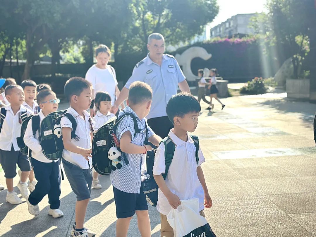 【奇乐睿幼儿园】——“初探小学·礼遇成长”大班组参观小学活动 第20张