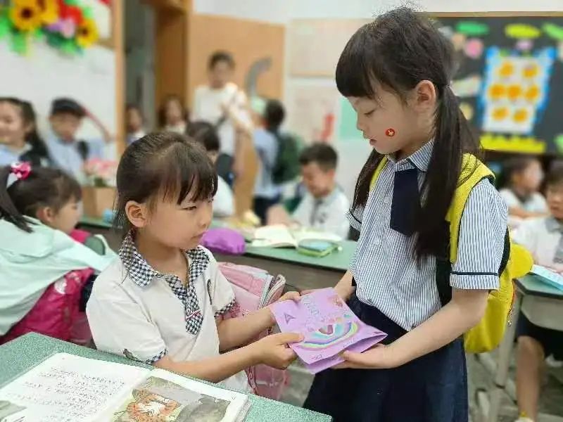 【奇乐睿幼儿园】——“初探小学·礼遇成长”大班组参观小学活动 第86张