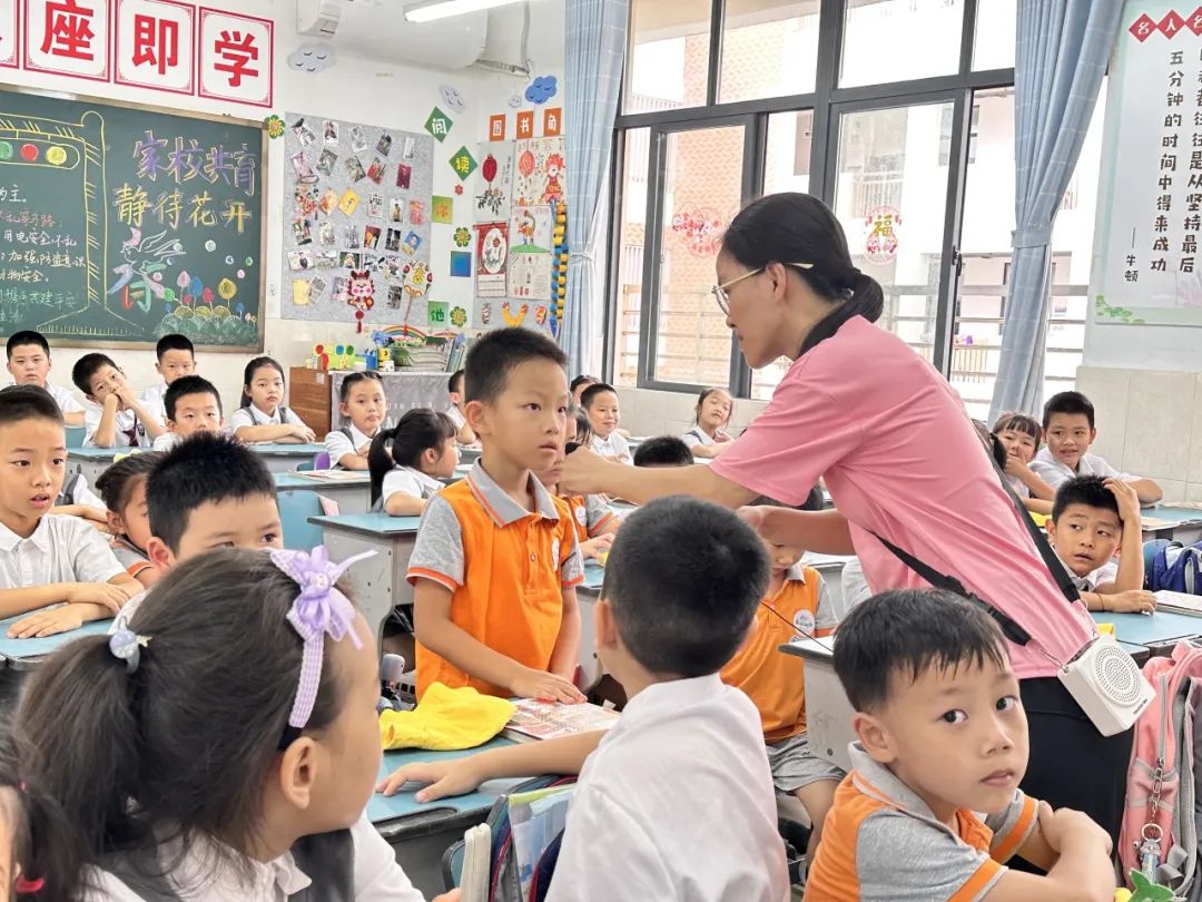 探秘小学 筑梦成长——海口市秀英区星河幼儿园大班幼儿参观小学活动 第31张