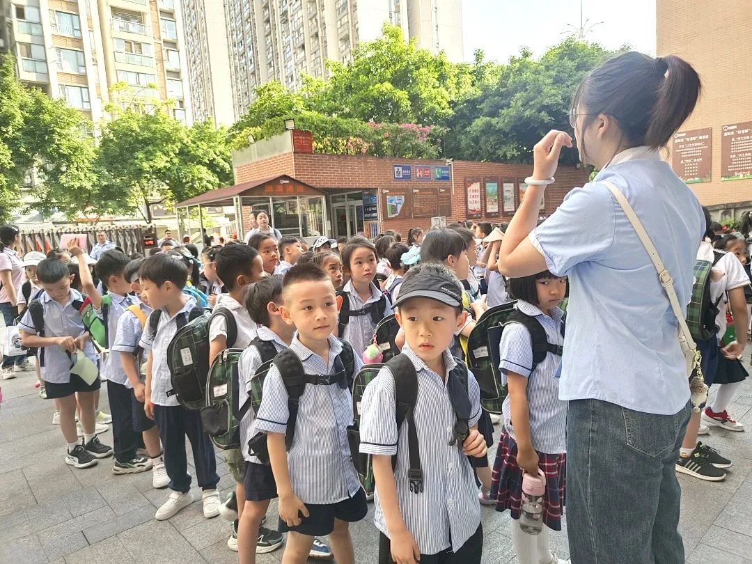 【奇乐睿幼儿园】——“初探小学·礼遇成长”大班组参观小学活动 第24张