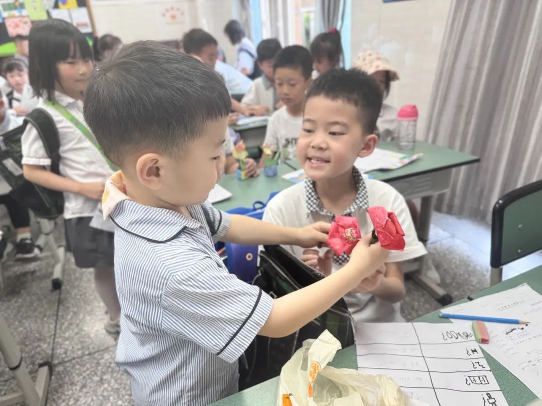 【奇乐睿幼儿园】——“初探小学·礼遇成长”大班组参观小学活动 第81张